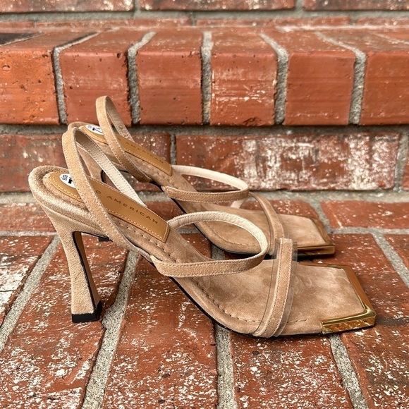 Good American The Standout Square Toe Strappy Sandal Nude Suede Women's Size 7.5 - Picture 1 of 7